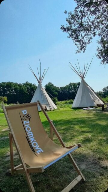 Chill jest najważniejszy - a to dopiero połowa wakacji :) chociaż, czy przy vanlifie jest coś takiego jak wakacje. 🤨🫣 

#Chill #tipi #wakacje #poziomkove #kamper